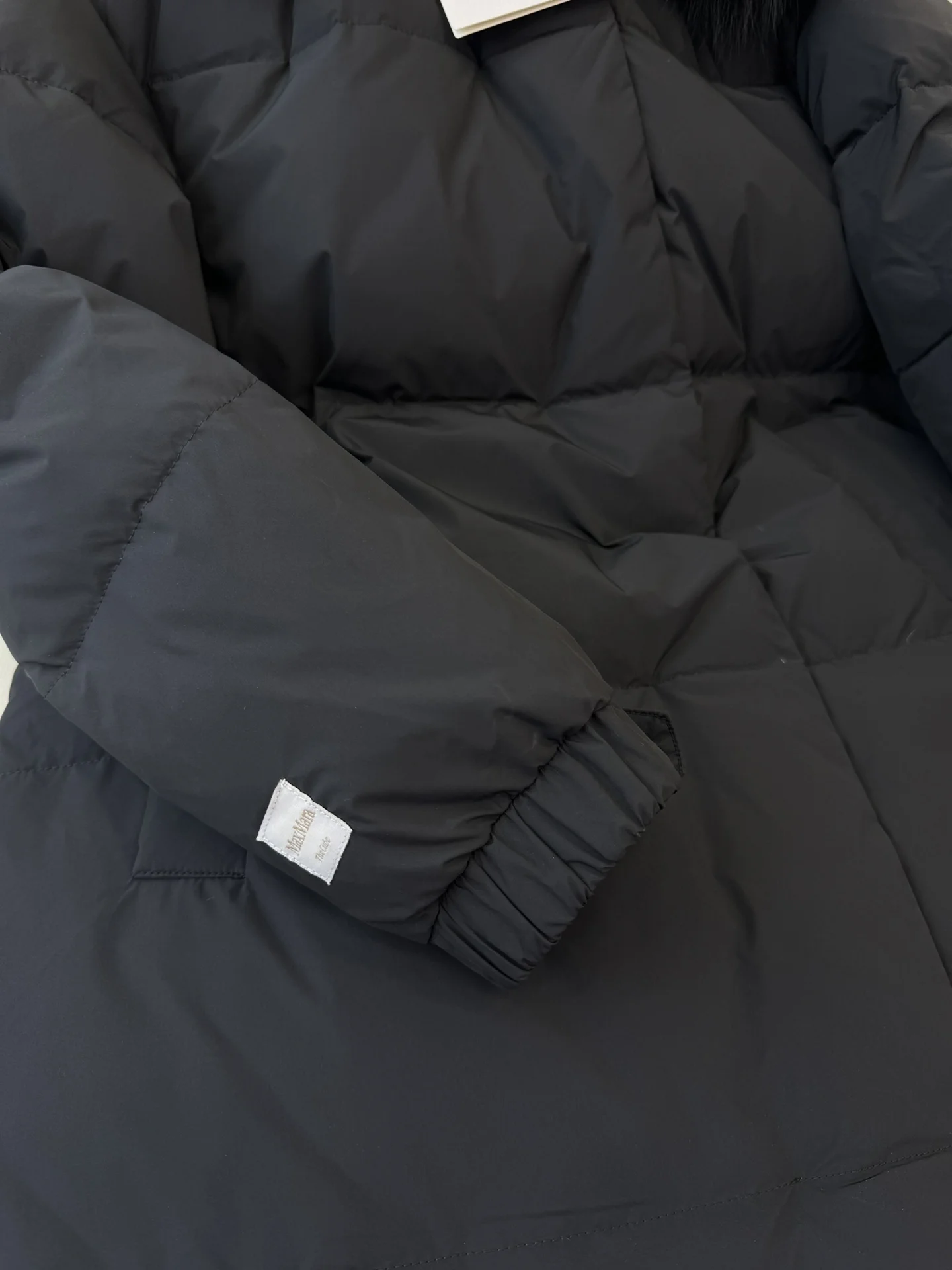 Sleek Max Mara Down Jackets 165417