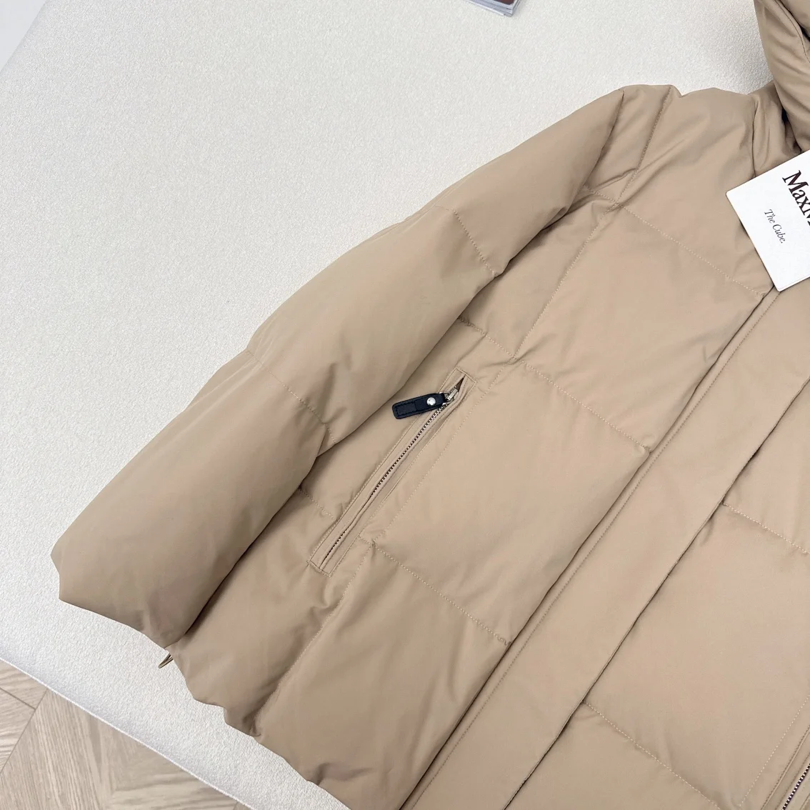 Max Mara Down Jackets Sleek 165370
