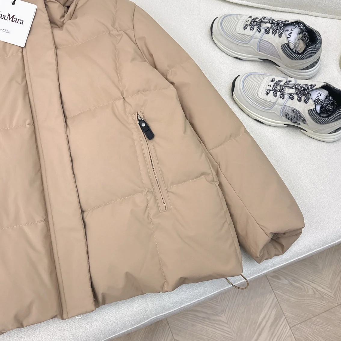 Max Mara Down Jackets Sleek 165370