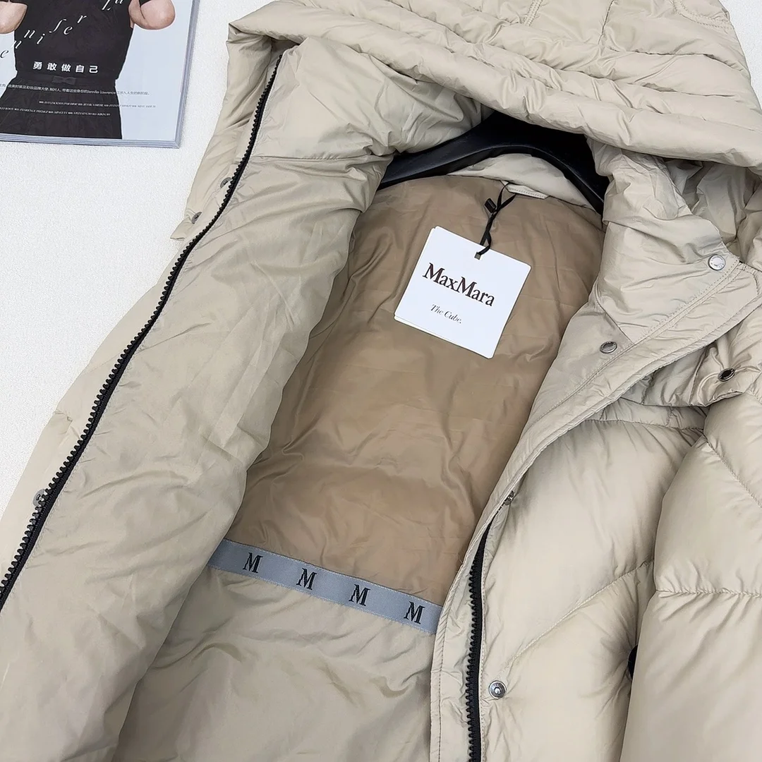 Max Mara Down Jackets Sleek 165344