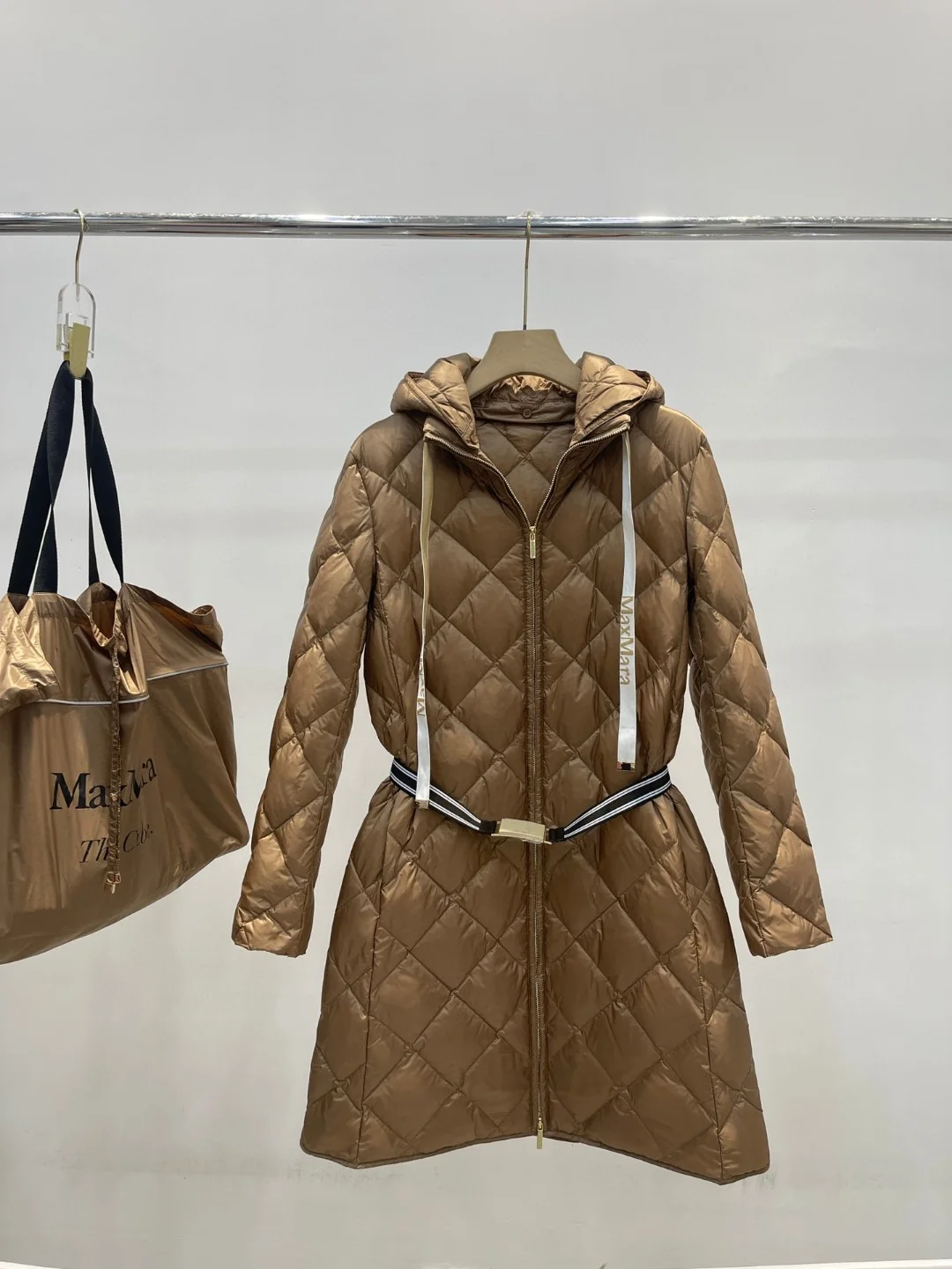 Max Mara Down Jackets Sporty 165301
