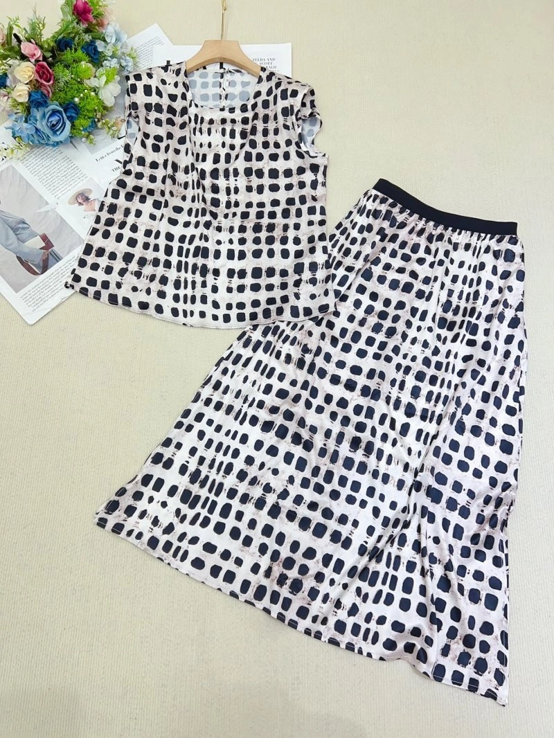 SoftTouch Max Mara Dress Suits 156606