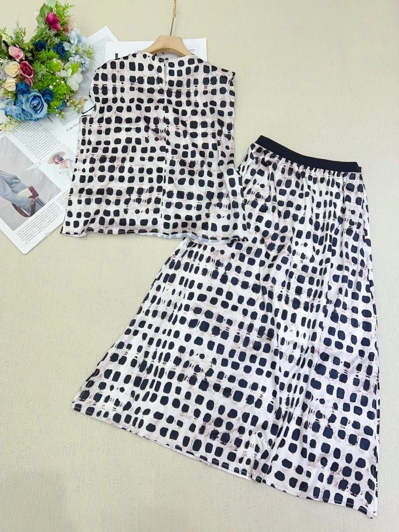 SoftTouch Max Mara Dress Suits 156606