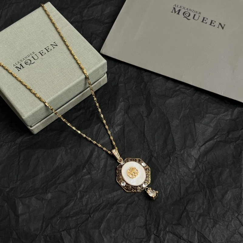 Snug Mcqueen Necklaces 208611