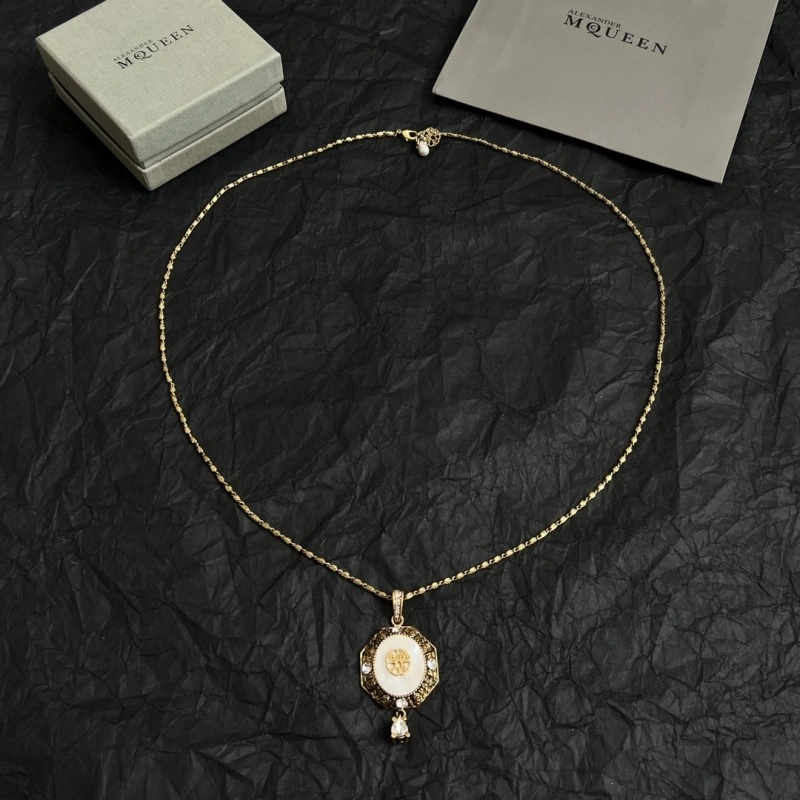 Snug Mcqueen Necklaces 208611