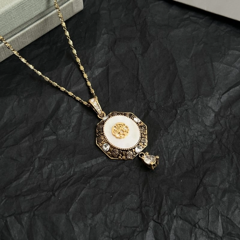 Snug Mcqueen Necklaces 208611