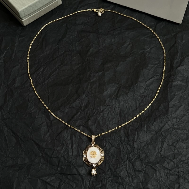Snug Mcqueen Necklaces 208611