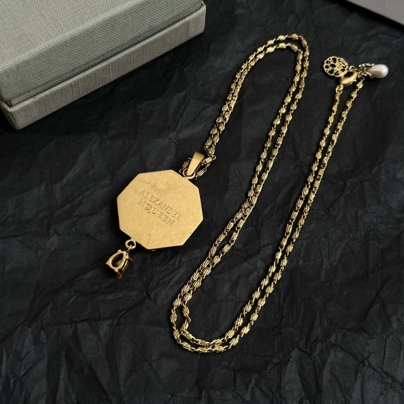 Snug Mcqueen Necklaces 208611