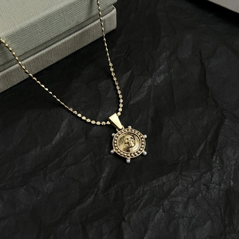 Compact Mcqueen Necklaces 208608