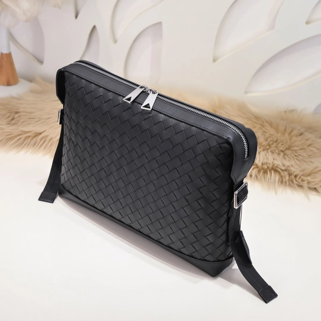 Stretchable Mens Bottega Veneta Clutch Bags 91386