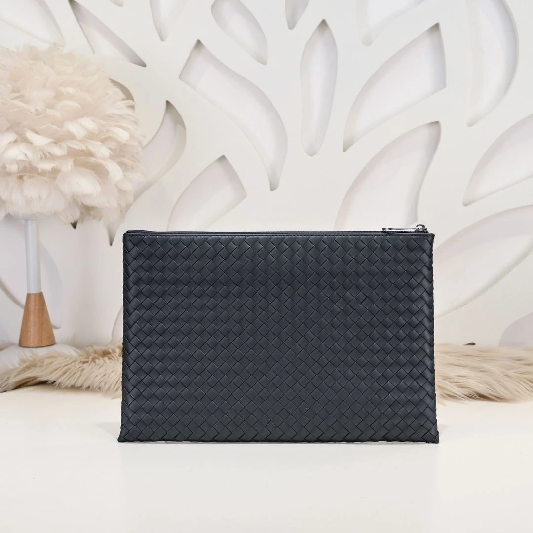 Sustainable Mens Bottega Veneta Clutch Bags 91335