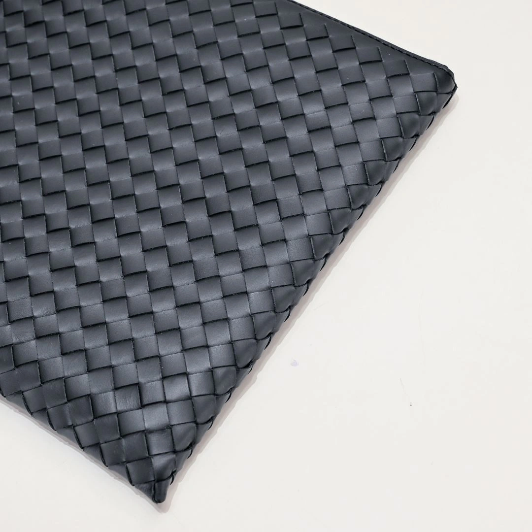 Sustainable Mens Bottega Veneta Clutch Bags 91335