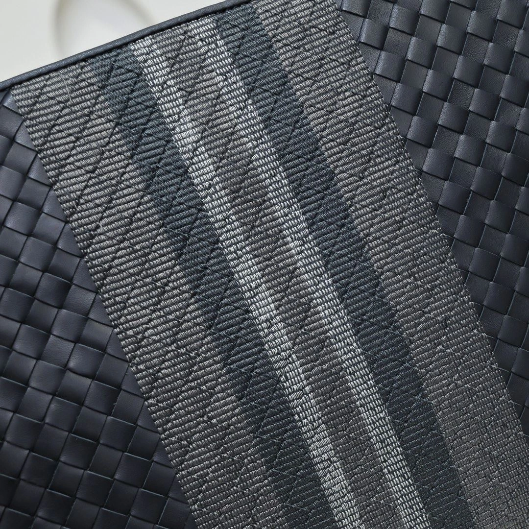 Sustainable Mens Bottega Veneta Clutch Bags 91356