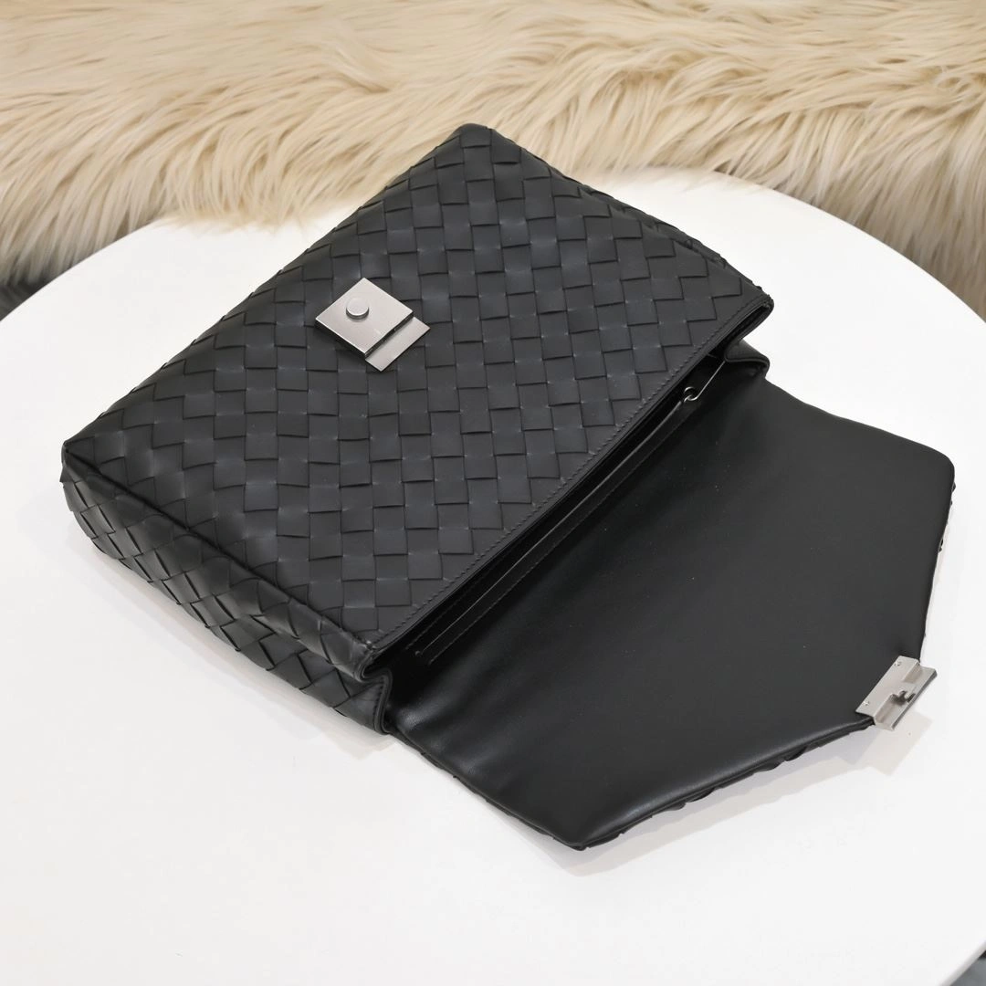 ModernLook Mens Bottega Veneta Clutch Bags 91312
