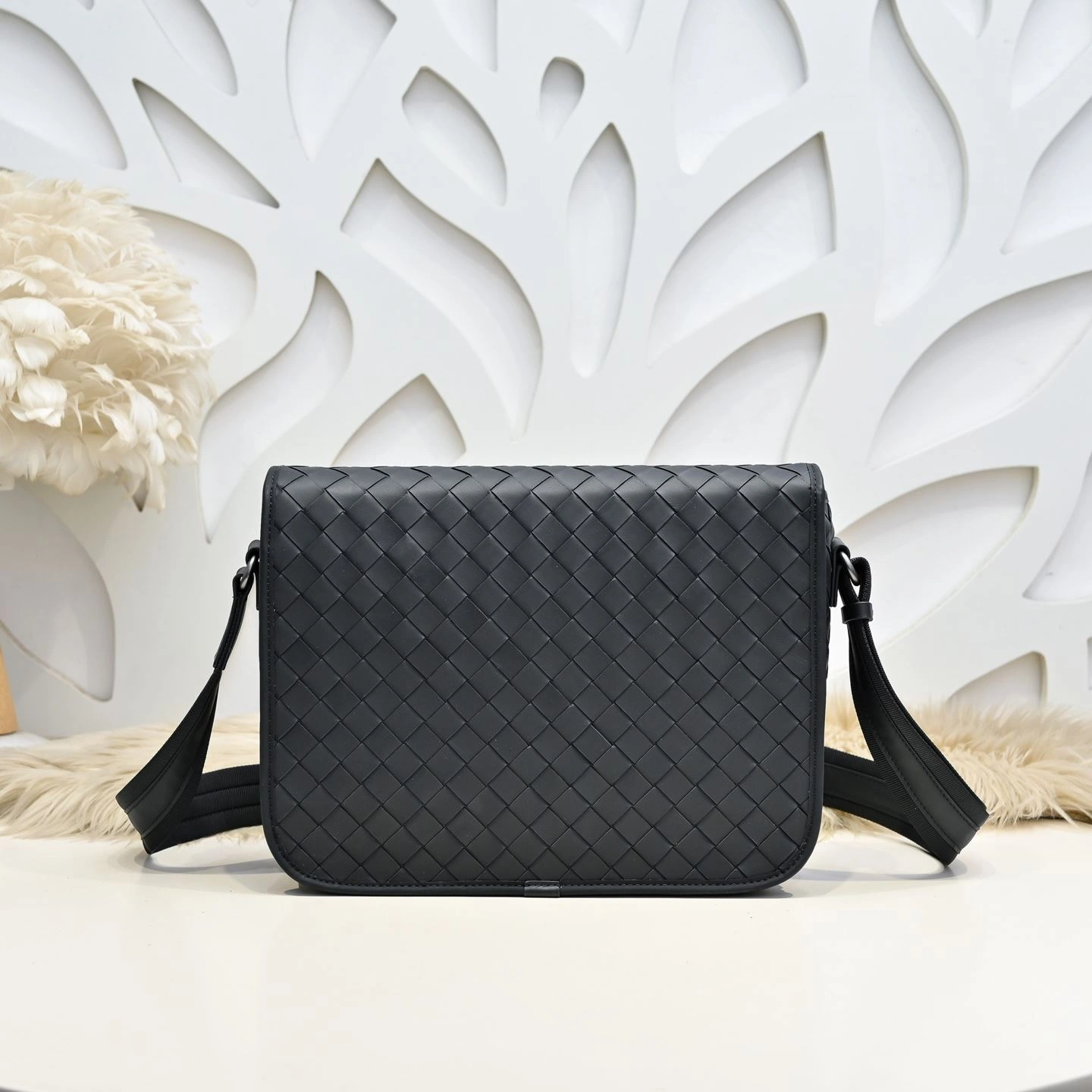 Sustainable Mens Bottega Veneta Satchel Bags 91262