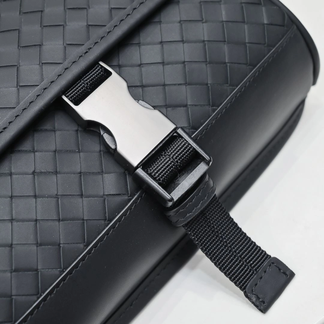 EyeCatching Mens Bottega Veneta Waist Chest Packs 91266