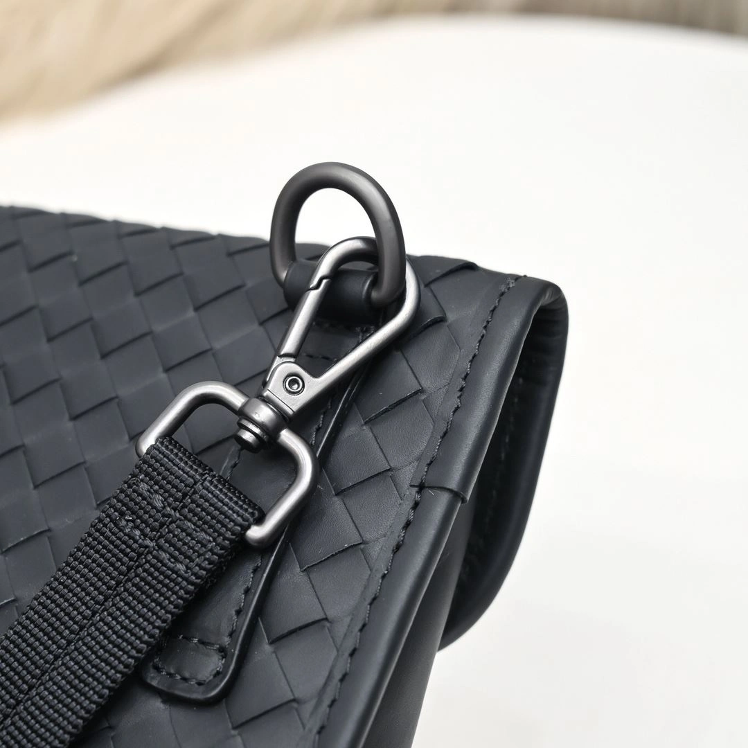 EyeCatching Mens Bottega Veneta Waist Chest Packs 91266