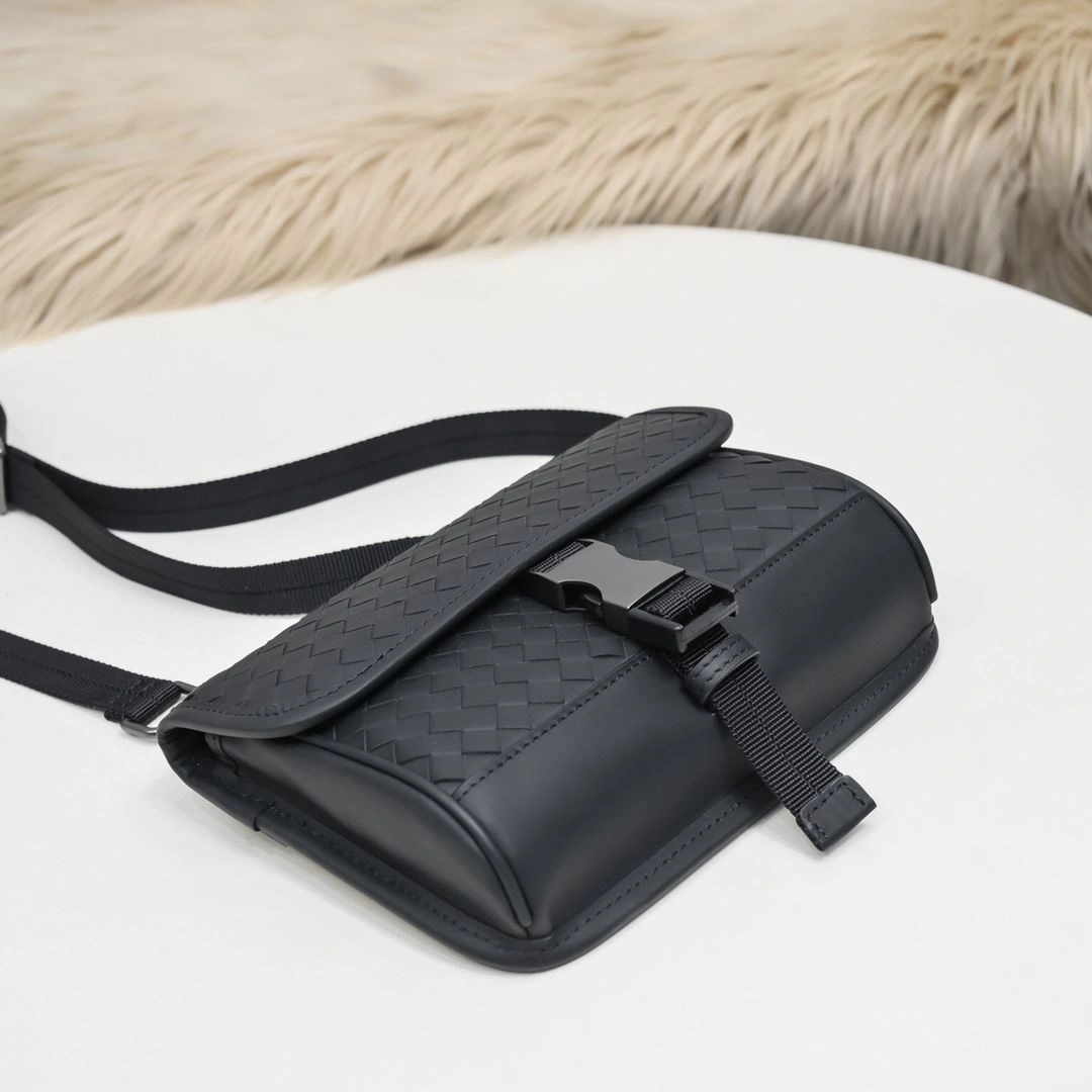 EyeCatching Mens Bottega Veneta Waist Chest Packs 91266