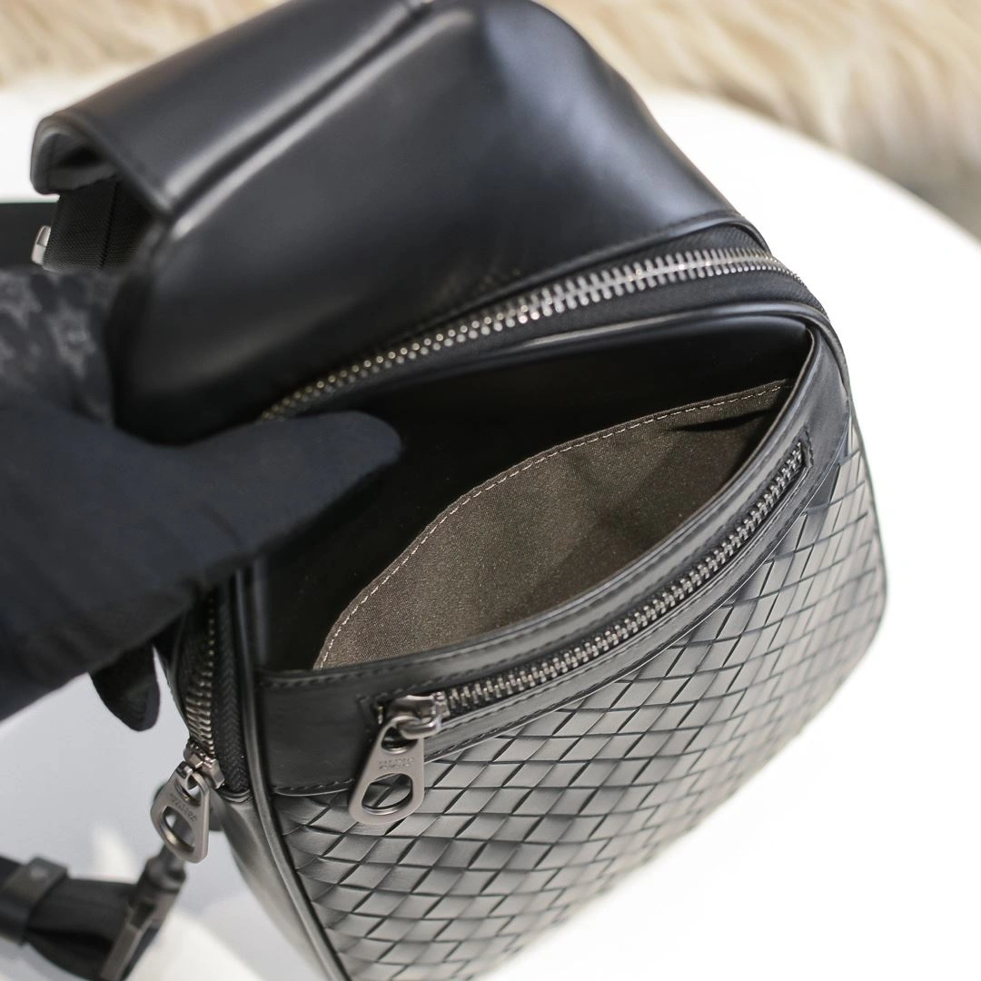 Elegant Mens Bottega Veneta Waist Chest Packs 91222