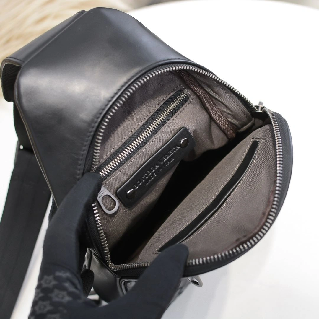 Elegant Mens Bottega Veneta Waist Chest Packs 91222