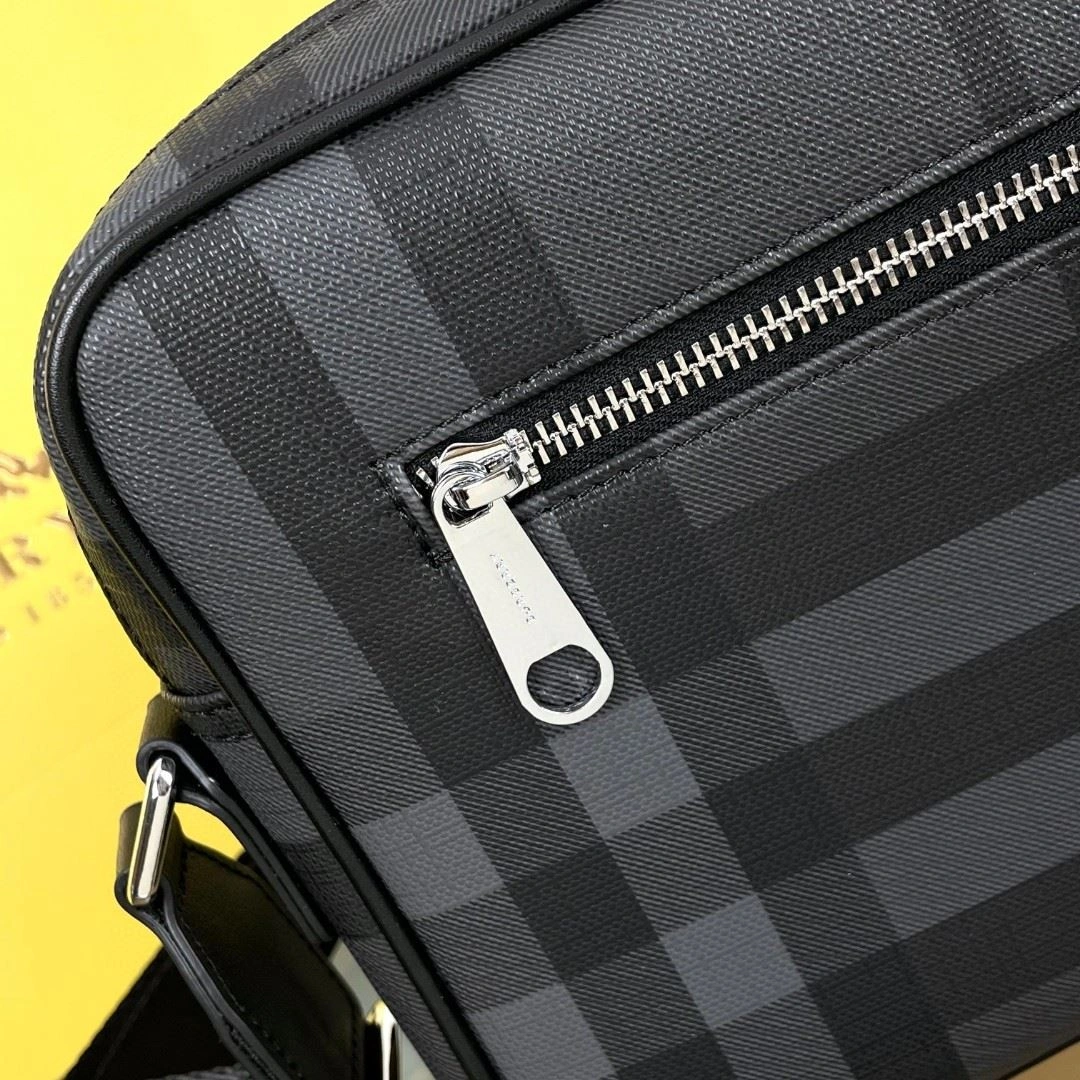 WellDesigned Mens Burberry Satchel Bags 92241