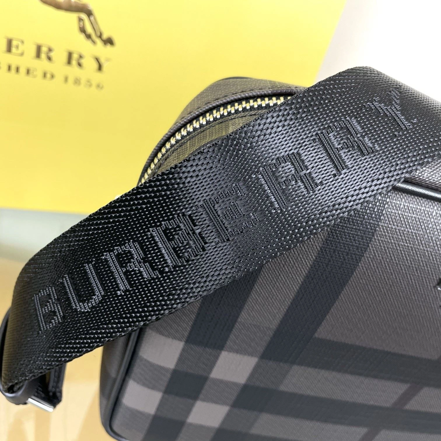 Mens Burberry Satchel Bags TimelessDesign 92240
