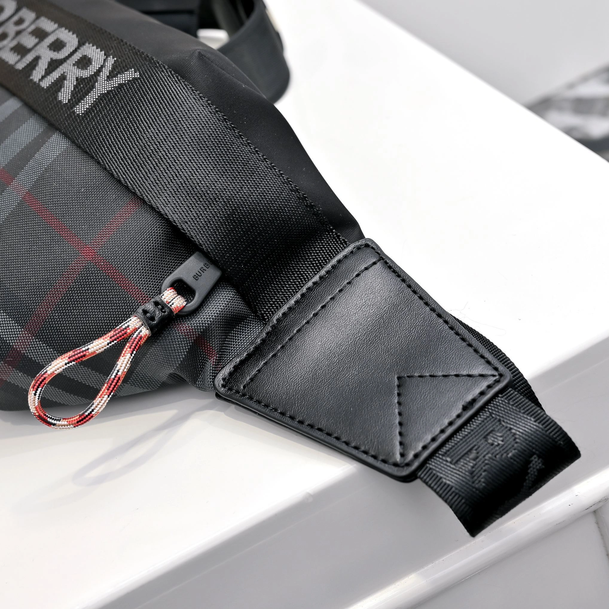 Mens Burberry Waist Chest Packs MoistureWicking 93235