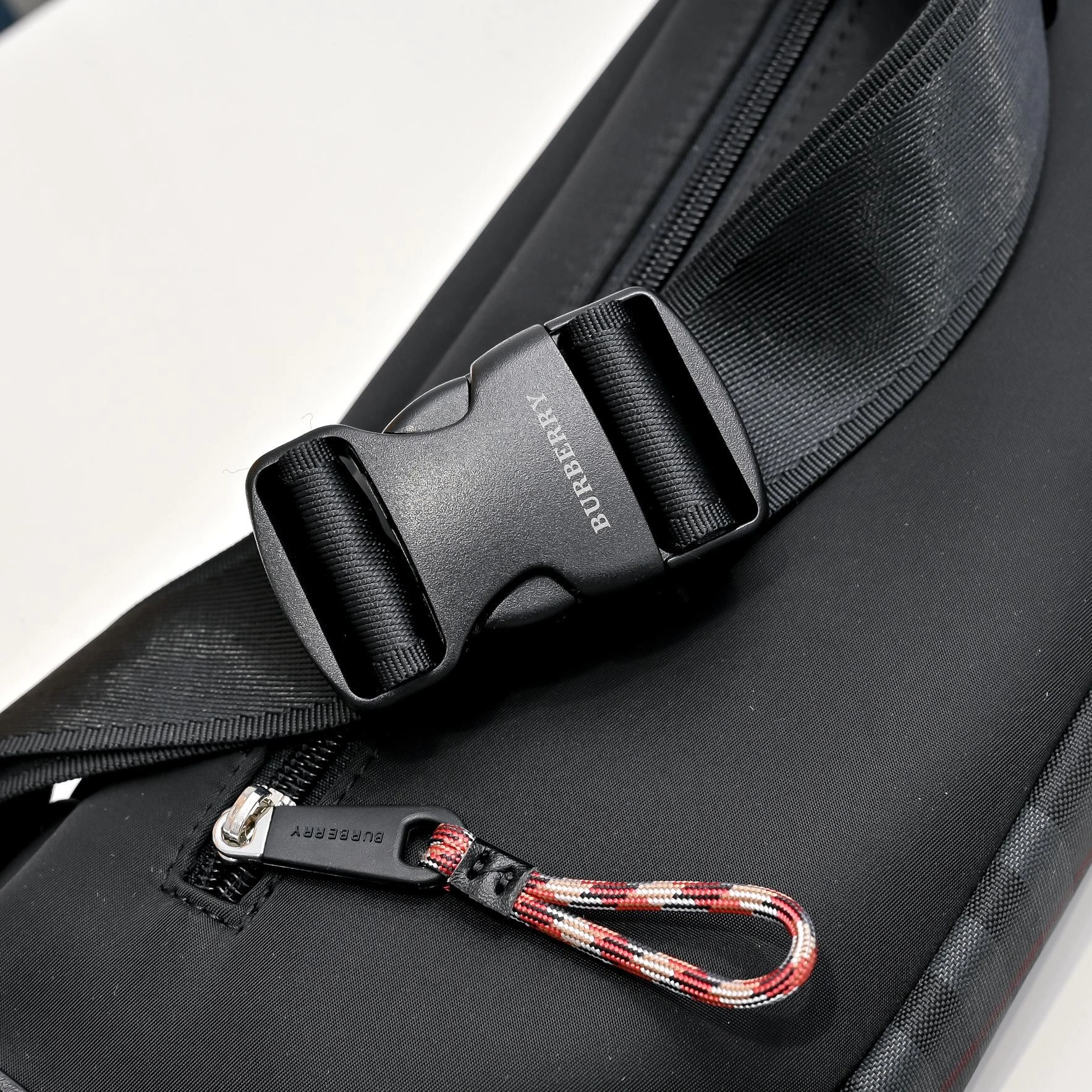 Mens Burberry Waist Chest Packs MoistureWicking 93235