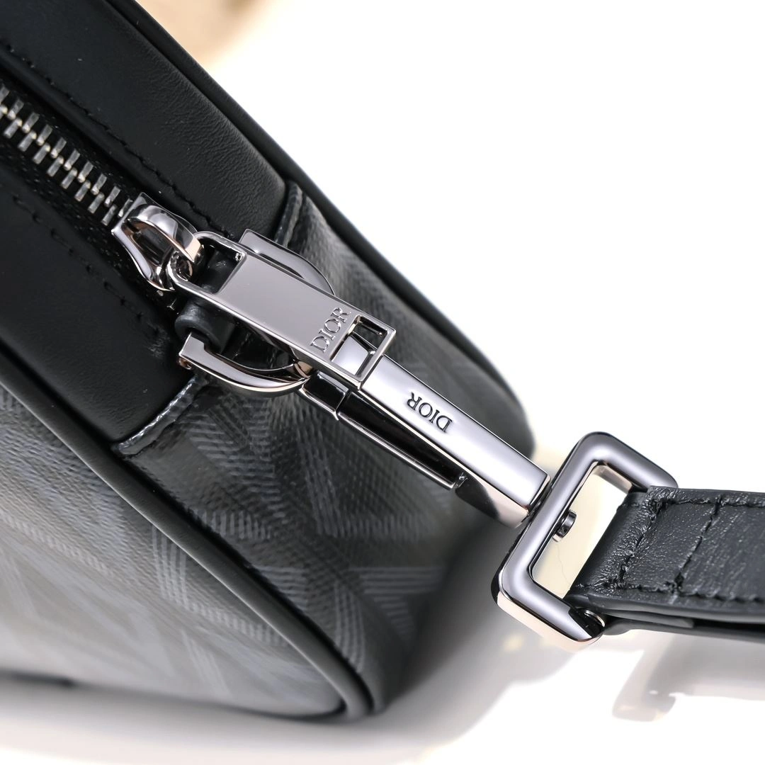 Sleek Mens Christian Dior Clutch Bags 91042
