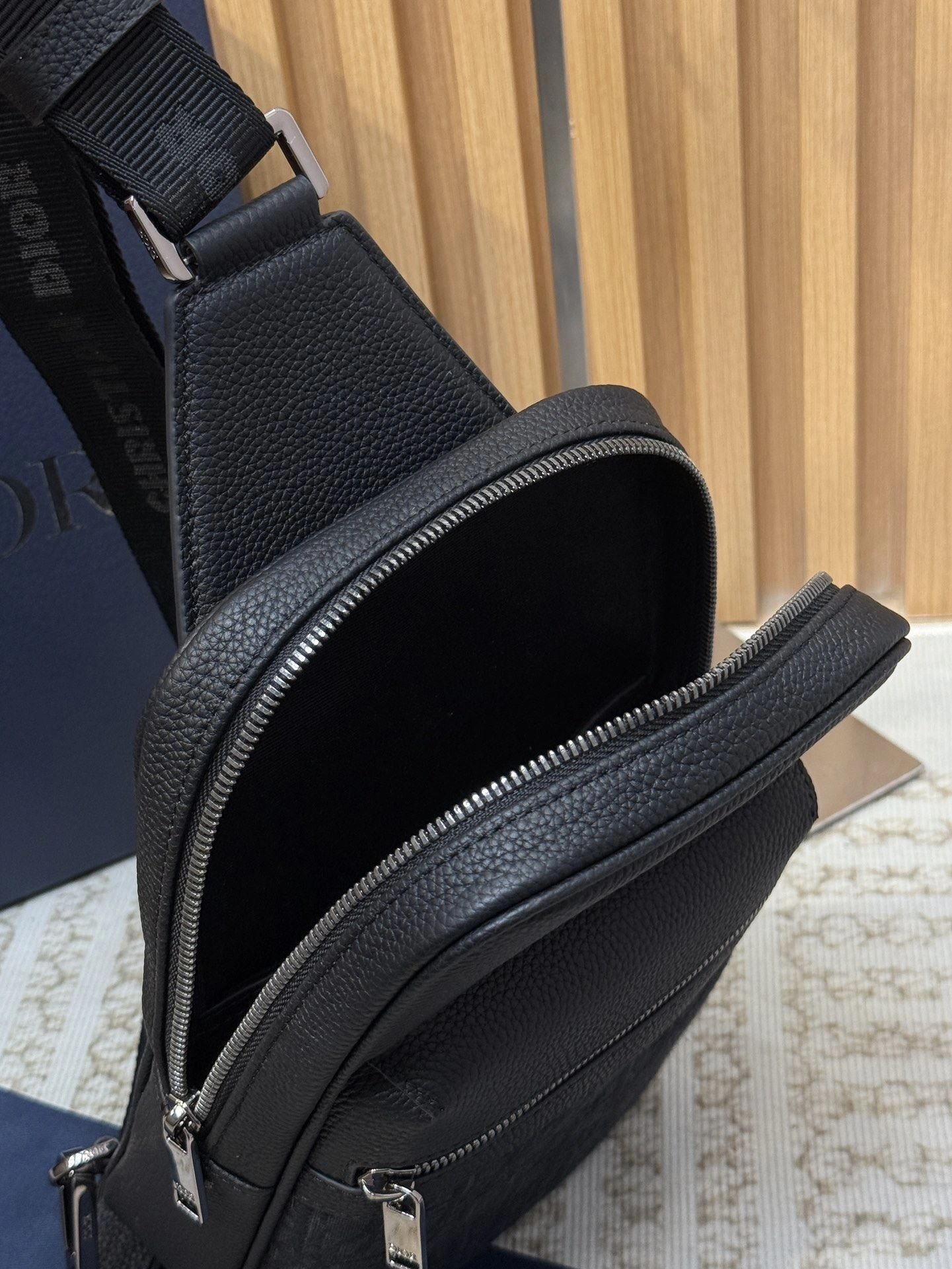 ModernLook Mens Christian Dior Waist Chest Packs 91900
