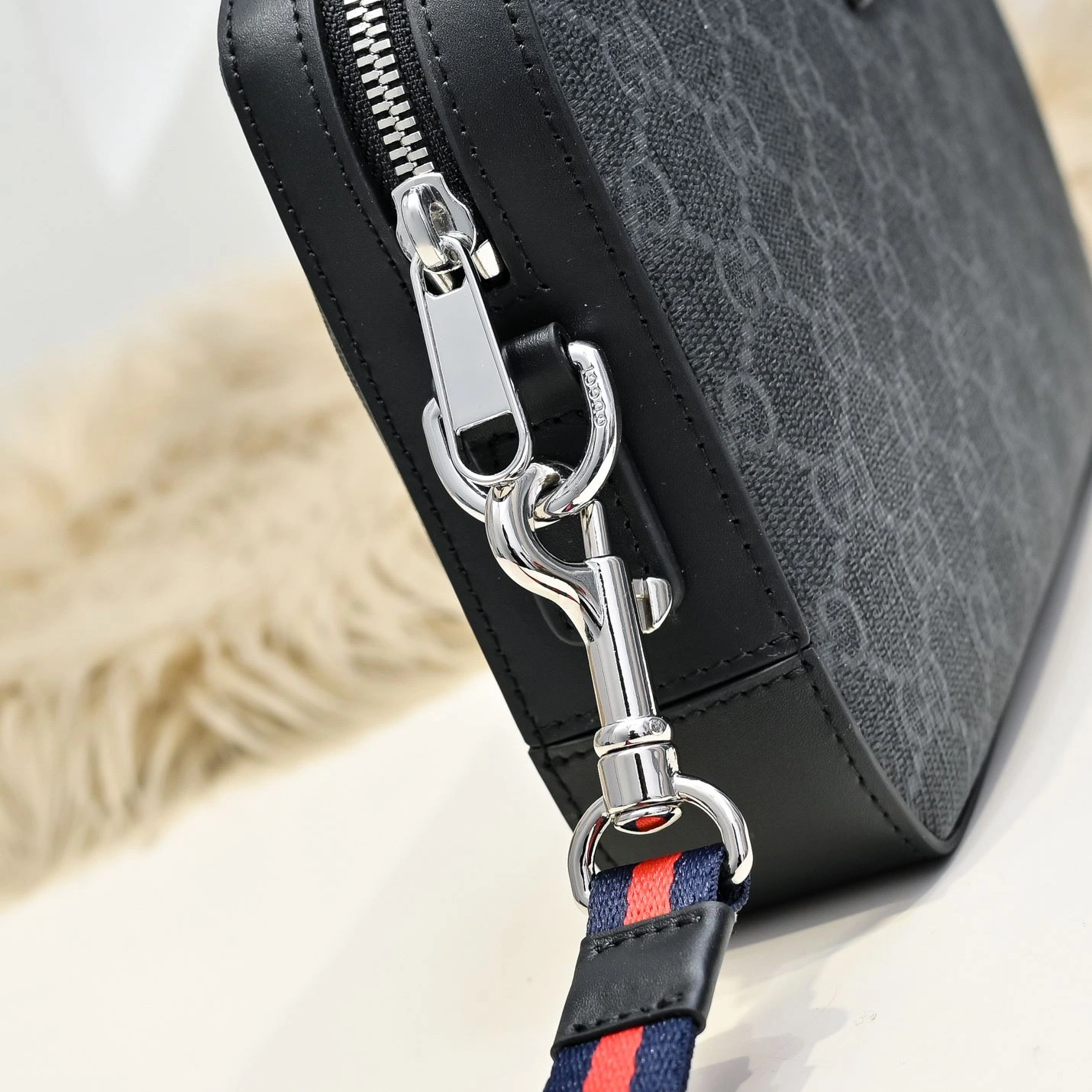 Vibrant Mens Gucci Clutch Bags 90894