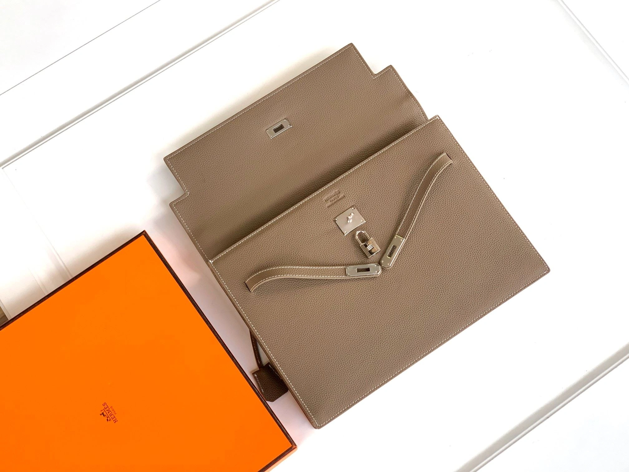 WellDesigned Mens Hermes Briefcases 91830