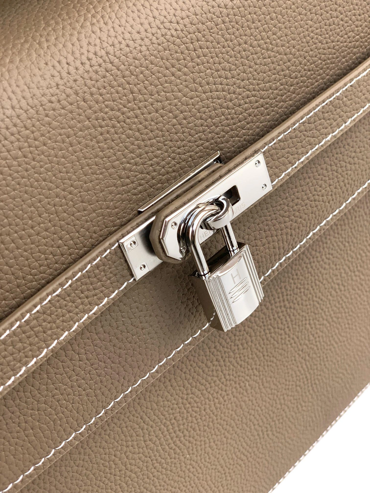 WellDesigned Mens Hermes Briefcases 91830