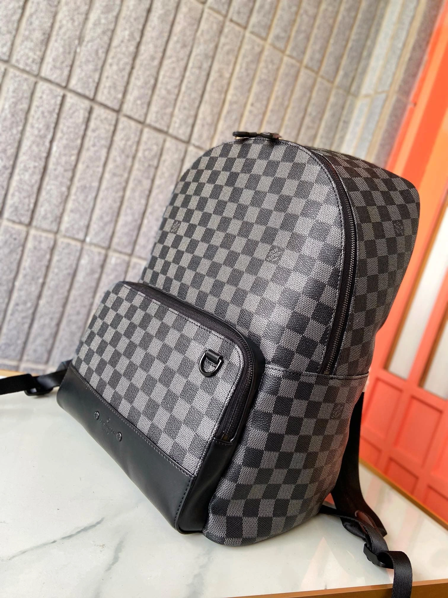 SmoothTexture Mens Louis Vuitton Backpacks 92859