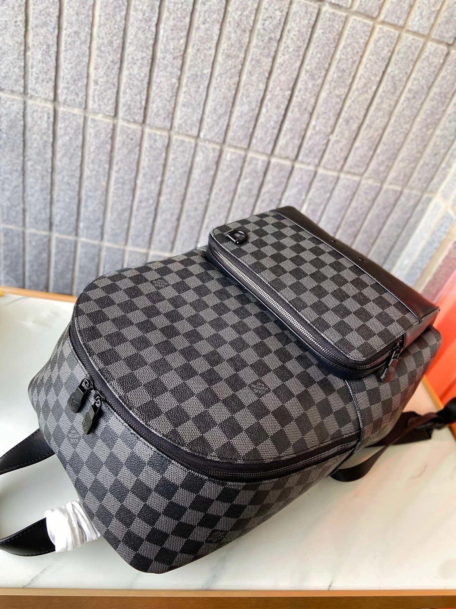 SmoothTexture Mens Louis Vuitton Backpacks 92859