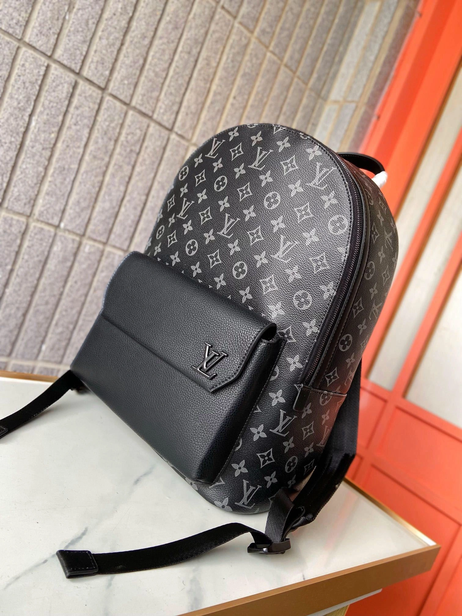 Mens Louis Vuitton Backpacks Neat 92829