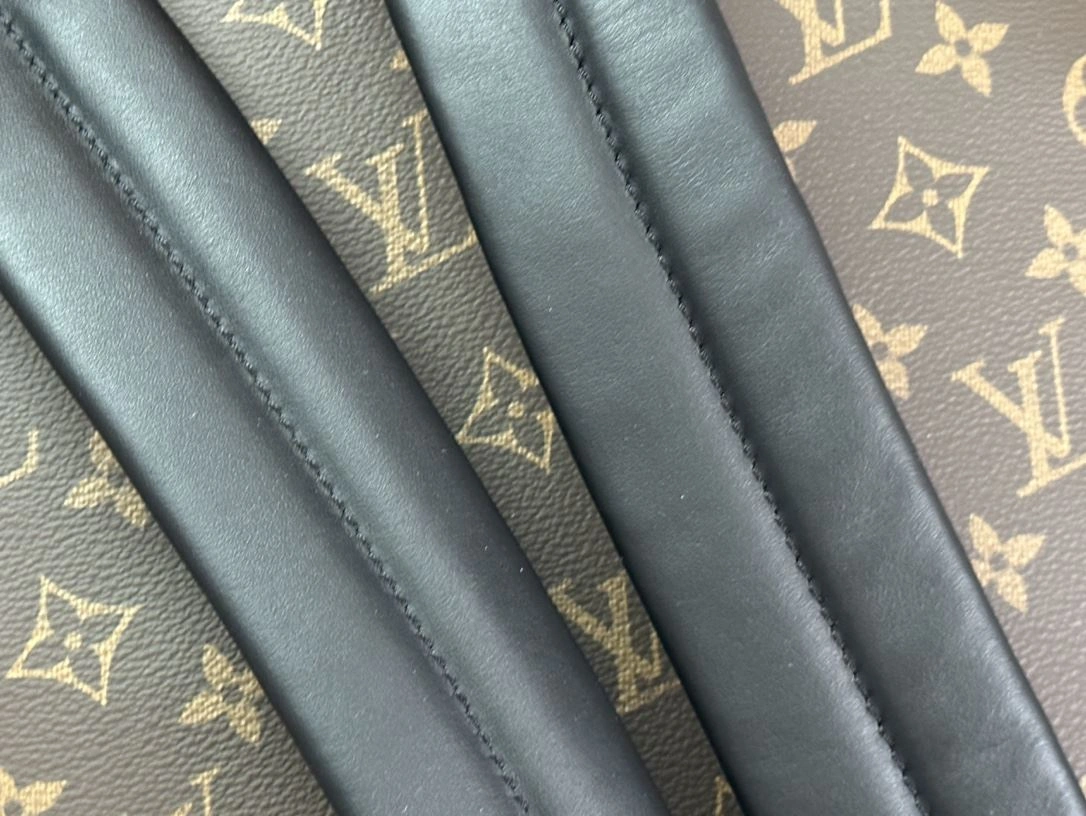 Mens Louis Vuitton Backpacks Flexible 91872