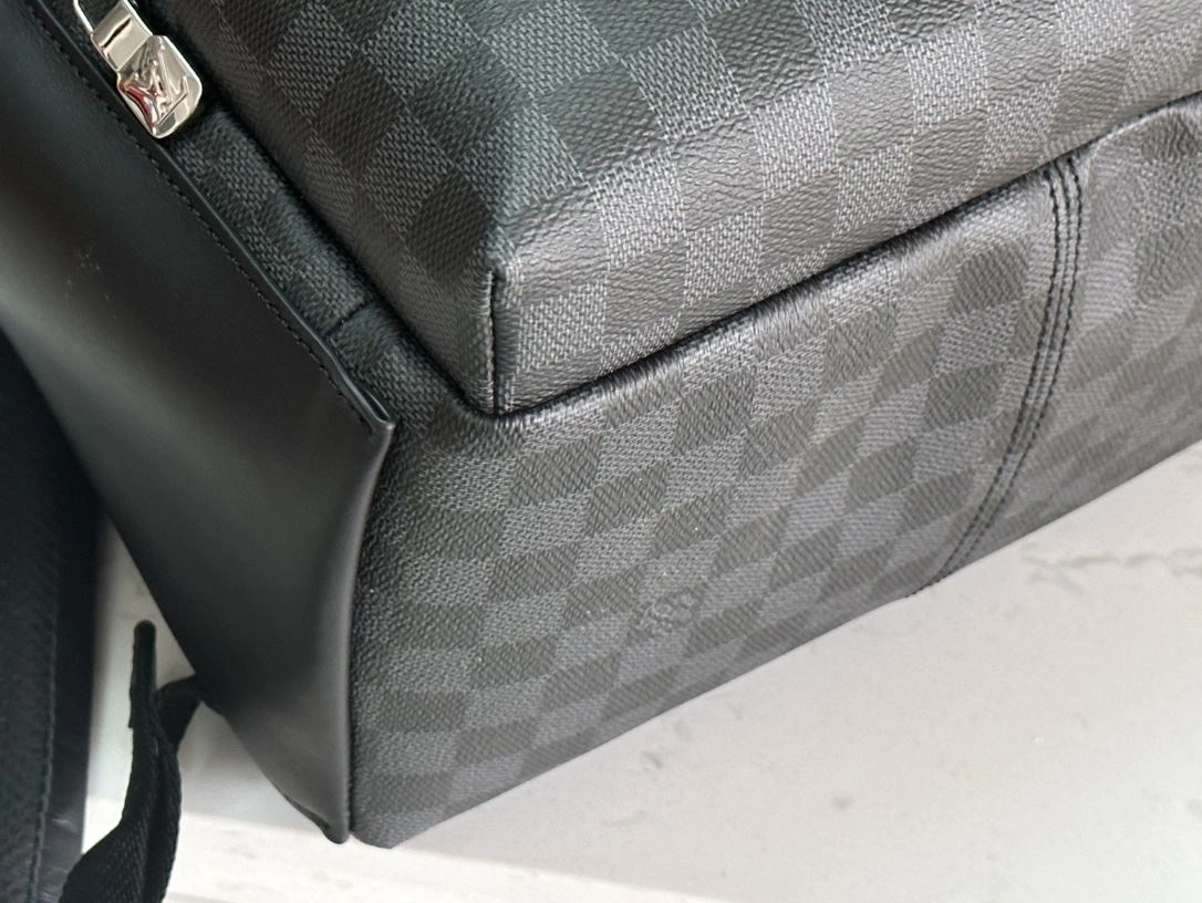 Mens Louis Vuitton Backpacks SmoothTexture 91785