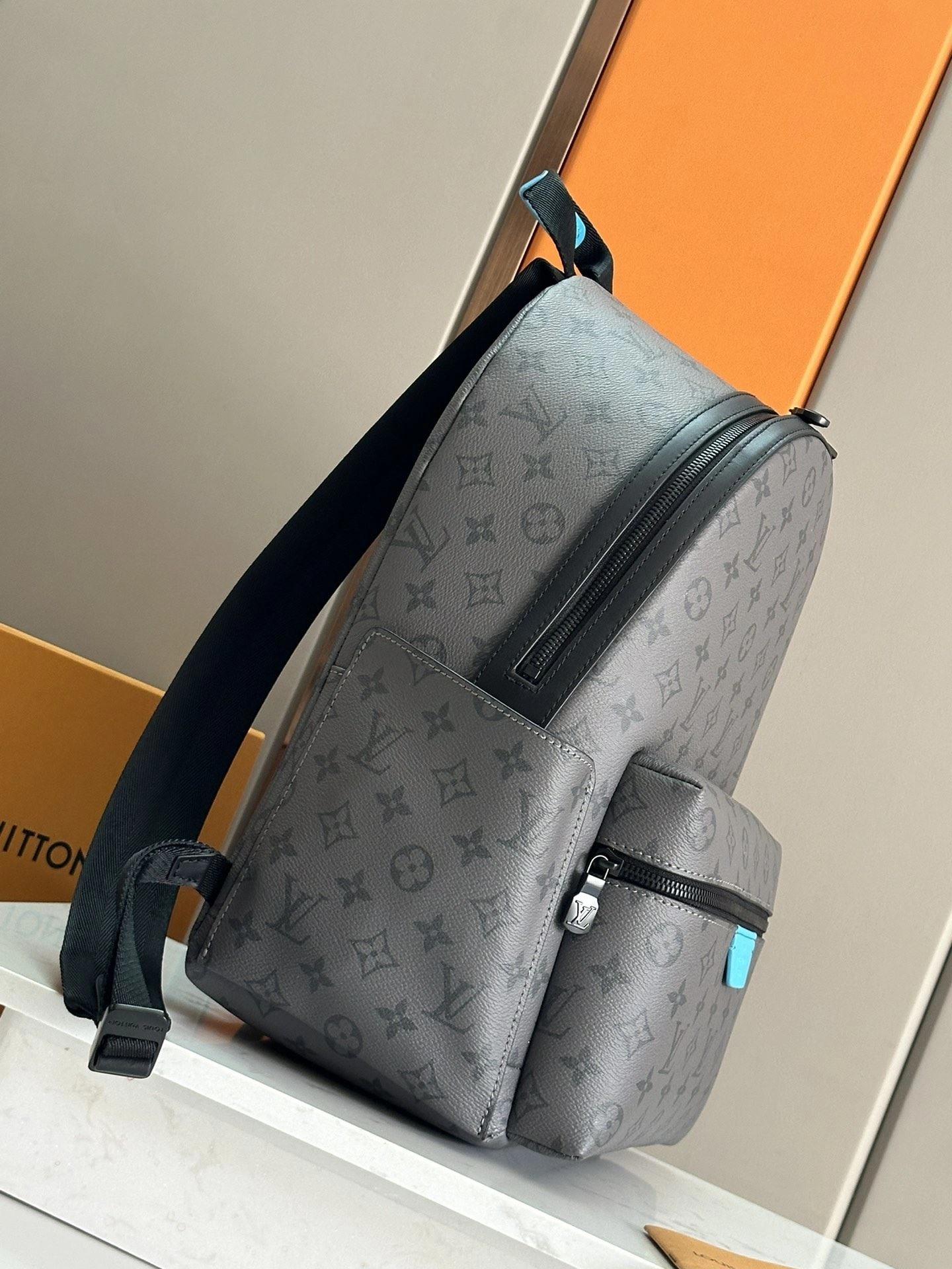 Mens Louis Vuitton Backpacks SoftTouch 91771
