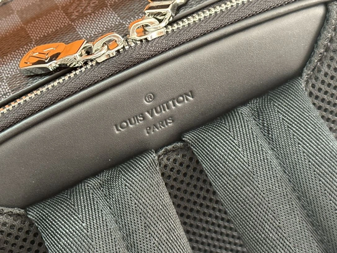 SoftTouch Mens Louis Vuitton Backpacks 91765