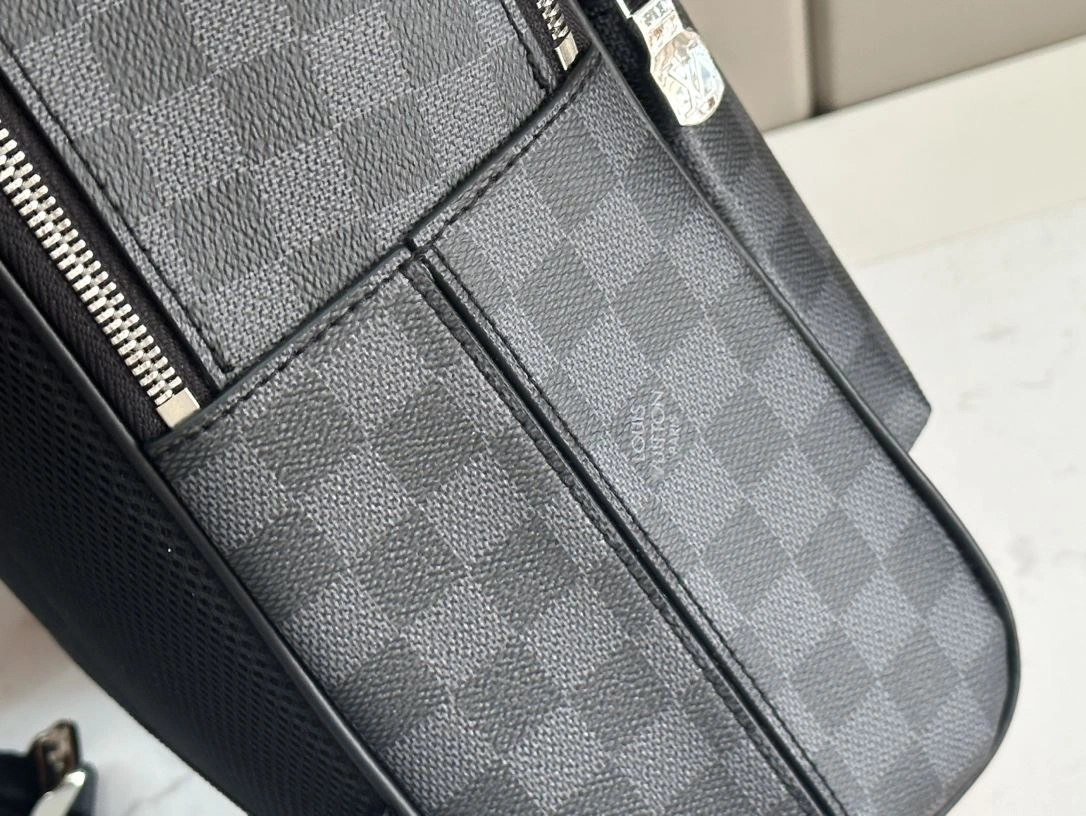 SoftTouch Mens Louis Vuitton Backpacks 91765
