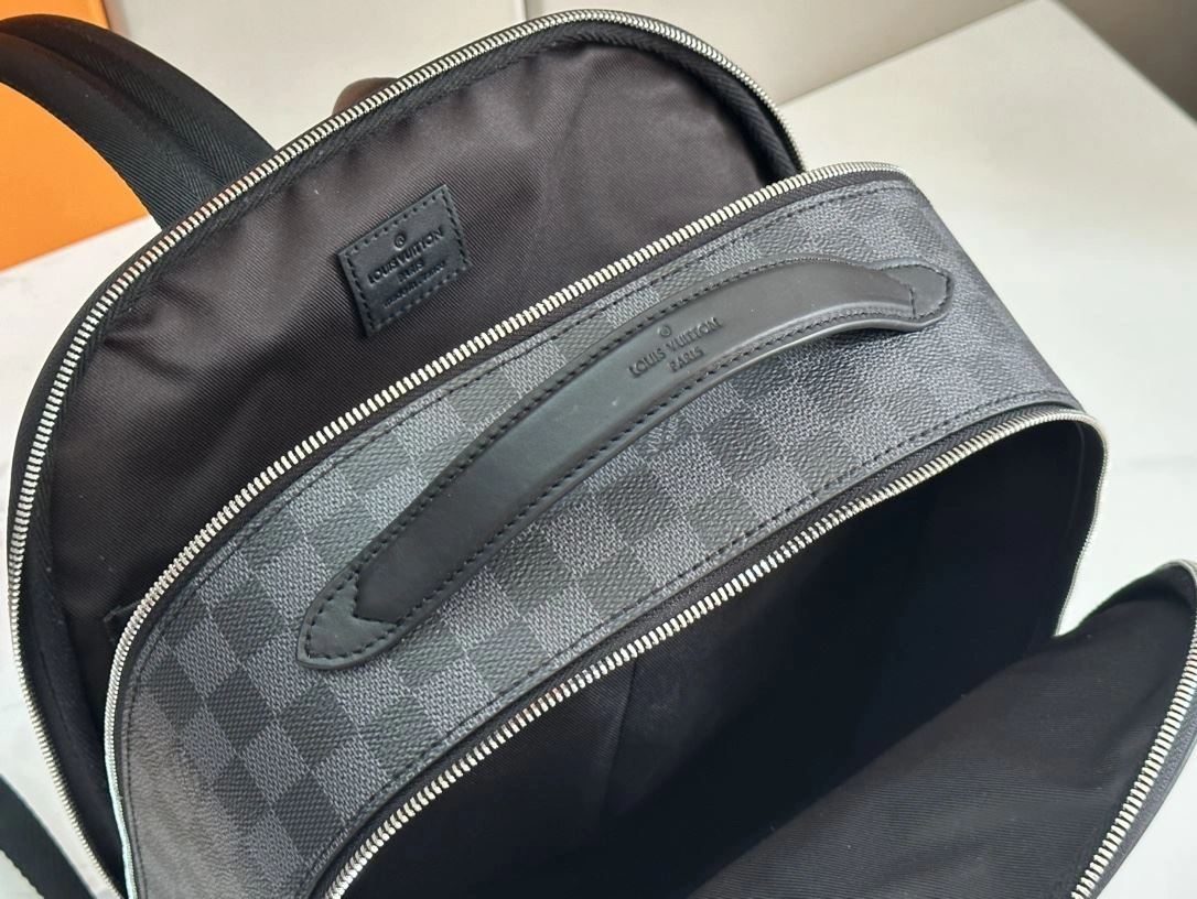 SoftTouch Mens Louis Vuitton Backpacks 91765