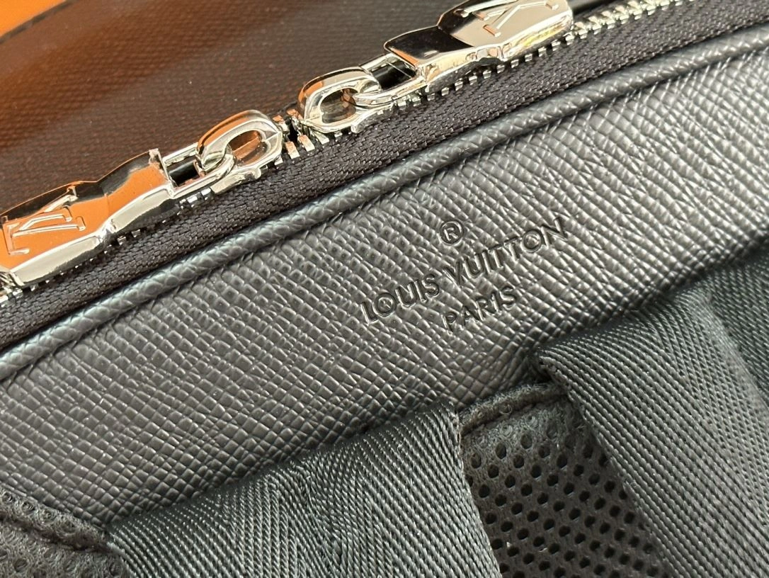 DailyWear Mens Louis Vuitton Backpacks 91764
