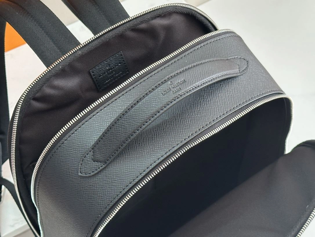 DailyWear Mens Louis Vuitton Backpacks 91764