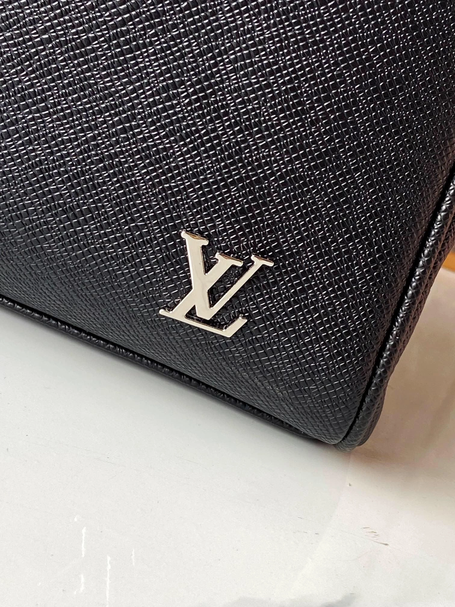 MoistureWicking Mens Louis Vuitton Briefcases 92804