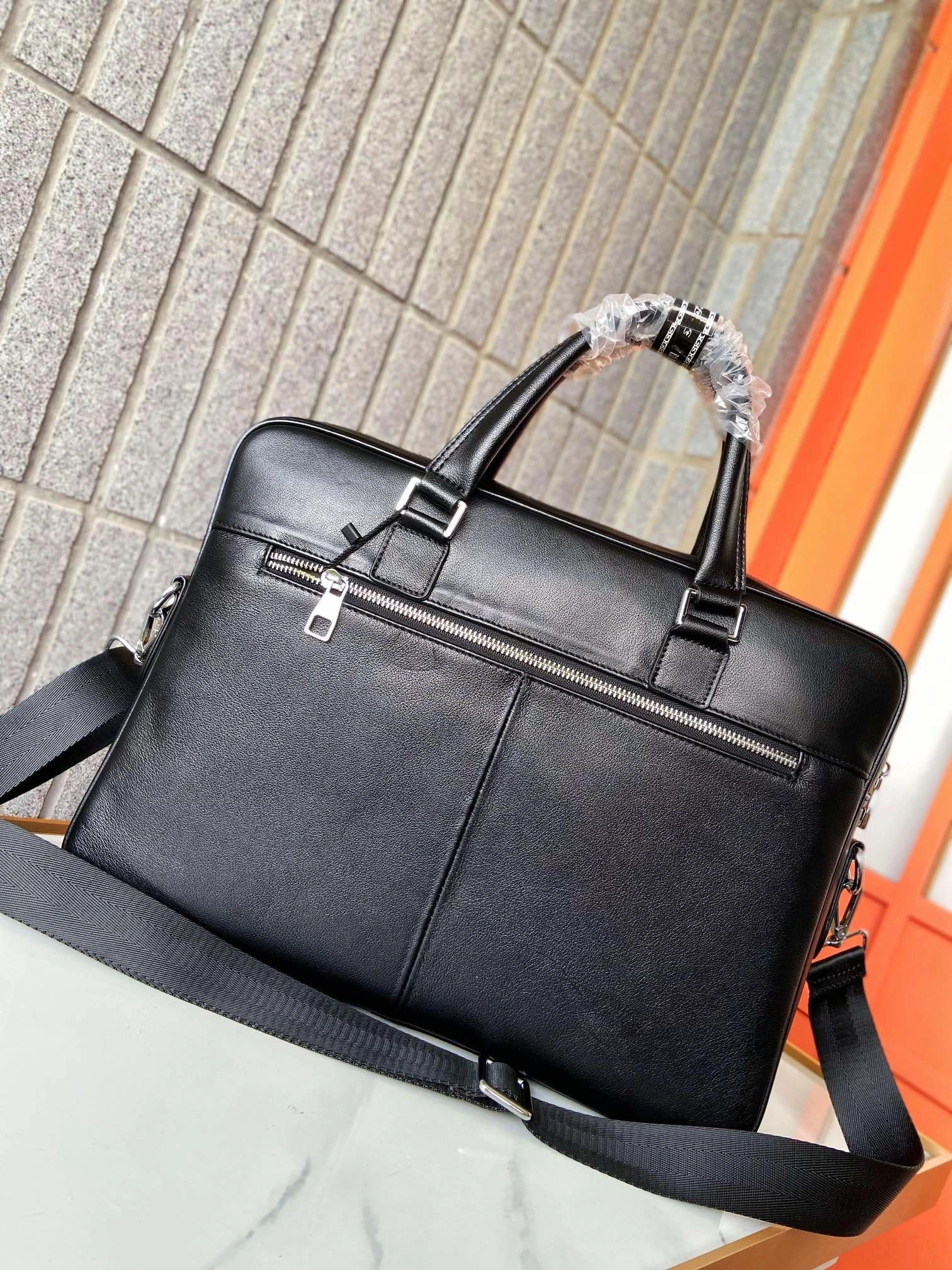 Refined Mens Louis Vuitton Briefcases 92800