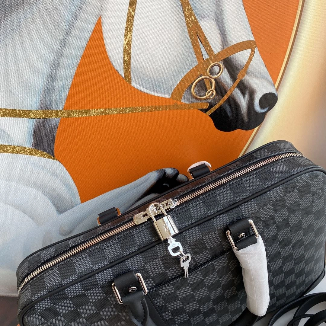 Sleek Mens Louis Vuitton Briefcases 92826