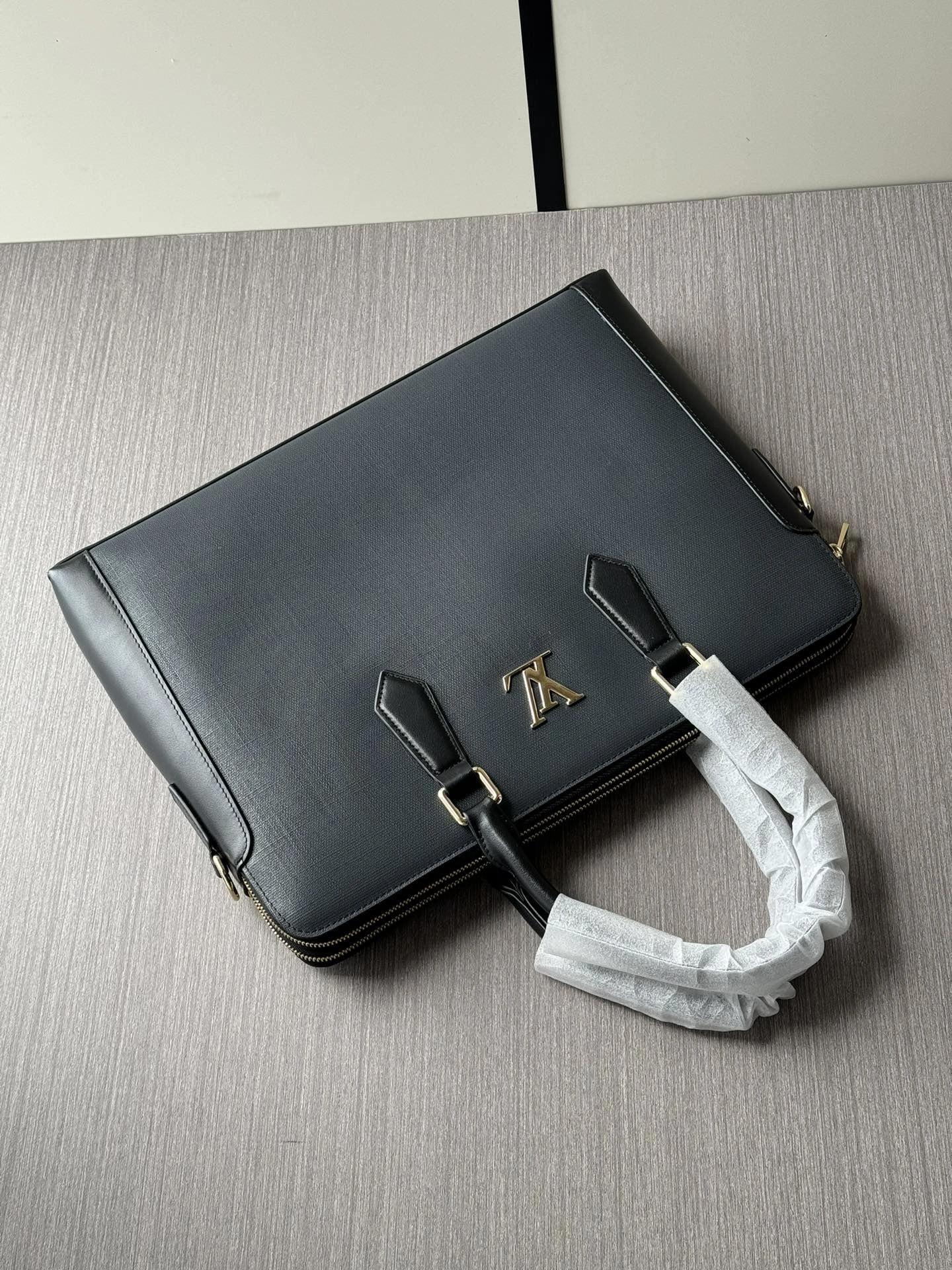 Mens Louis Vuitton Briefcases Refined 92785