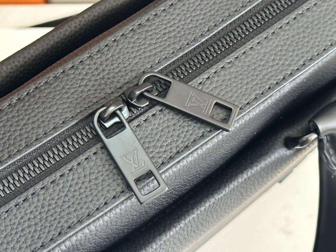 Sleek Mens Louis Vuitton Briefcases 91741