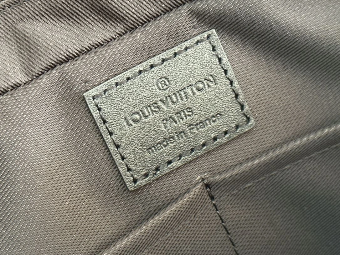 Sleek Mens Louis Vuitton Briefcases 91741